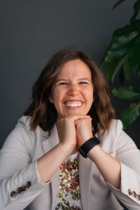 Rebecca Tolbert is a psychotherapist and coach, specialized in ADHD.